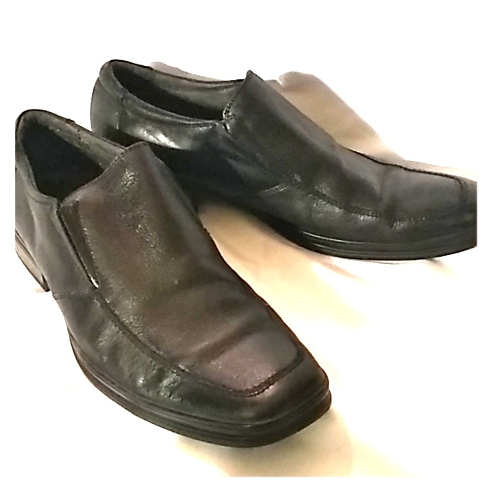 Mens dress/casual shoes by Steve Madden.